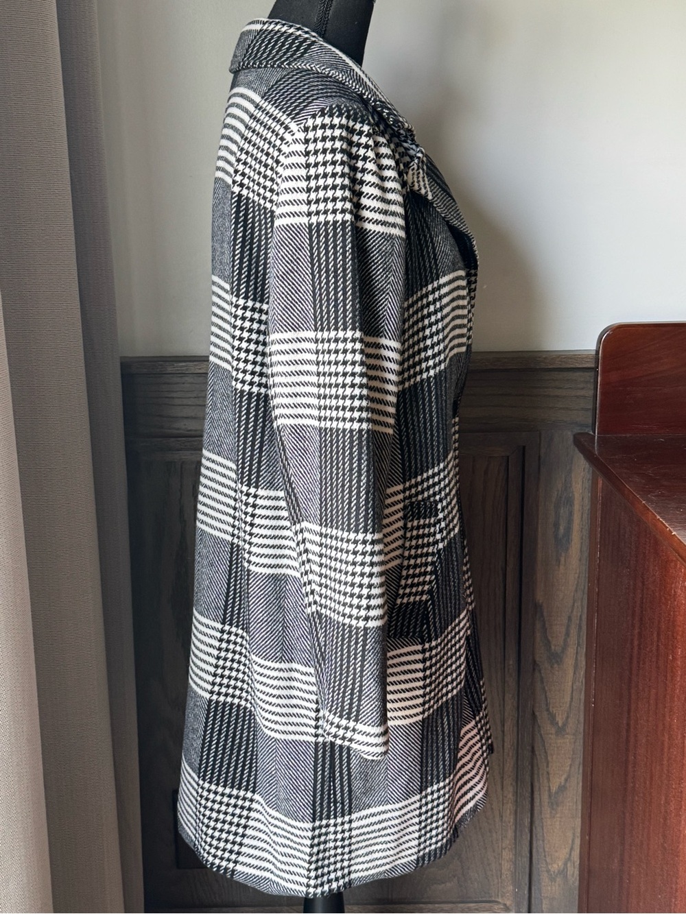 Apt. 9 Women's Black & White Plaid Coat M EUC - Picture 5 of 7